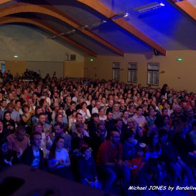 Le public pour le concert M. JONES